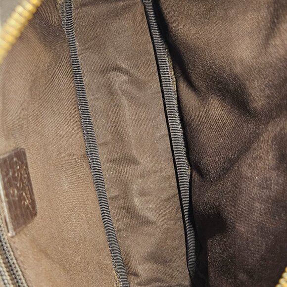 Gucci Supreme Leather Shoulder Bag - Picture 10 of 17